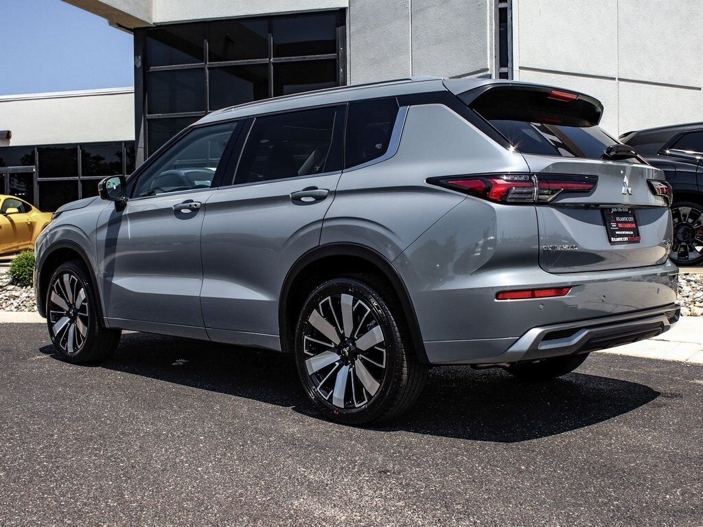 2025 Mitsubishi Outlander SEL photo 4
