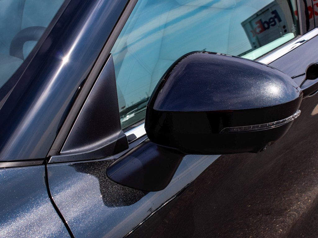 2025 Mitsubishi Outlander SEL Platinum Edition - Photo 52