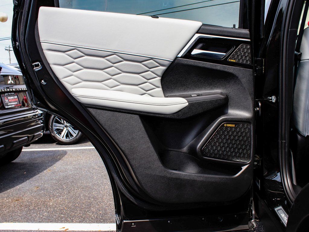 2025 Mitsubishi Outlander SEL Platinum Edition - Photo 11