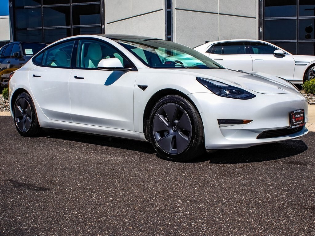 2022 Tesla Model 3 Long Range photo 3
