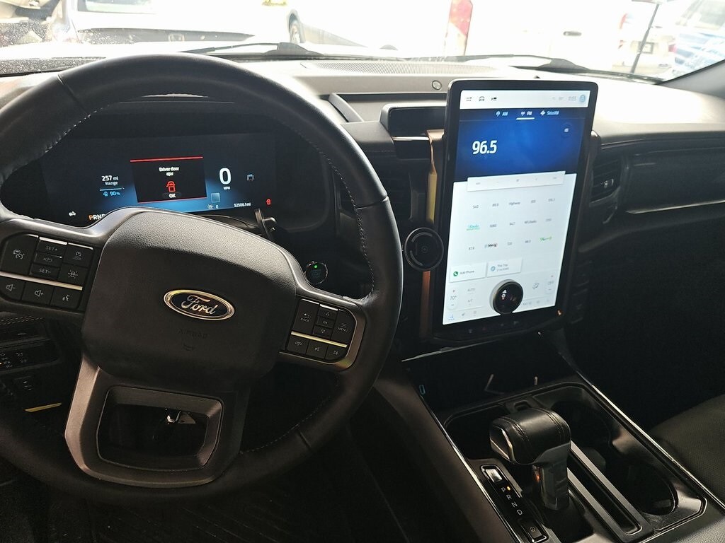 2023 Ford F-150 Lightning Lariat photo 3