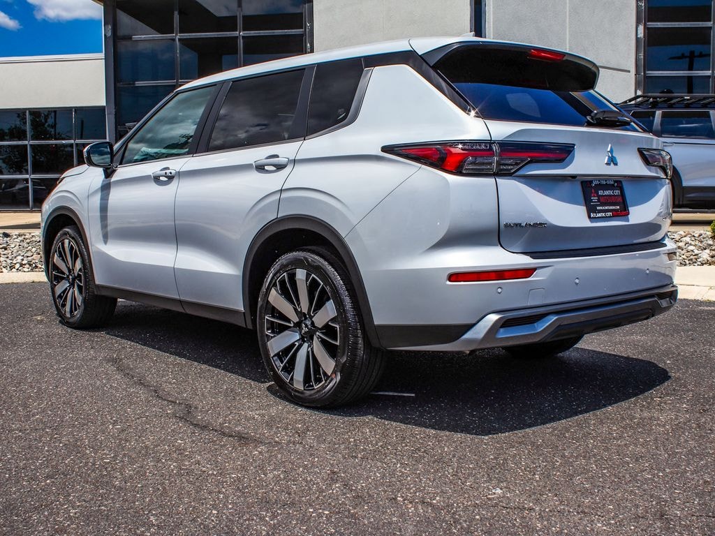 New 2026 Mitsubishi Outlander SE SUV
