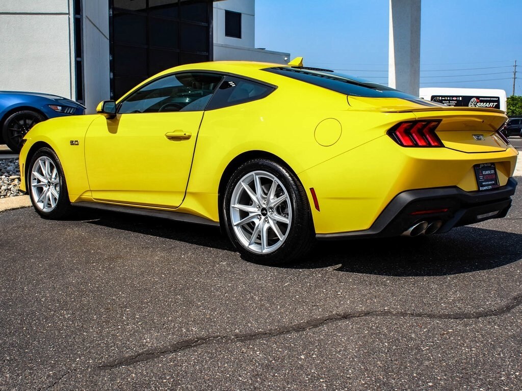 2024 Ford Mustang GT Premium photo 4