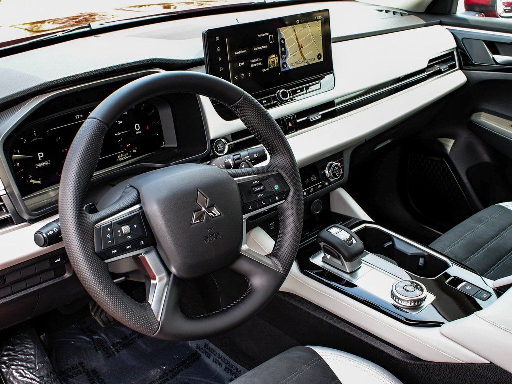 2025 Mitsubishi Outlander SE - Photo 15
