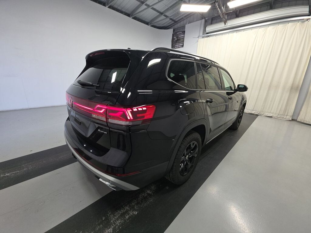 Used 2024 Volkswagen Atlas 2.0T Peak Edition SE w/Technology SUV