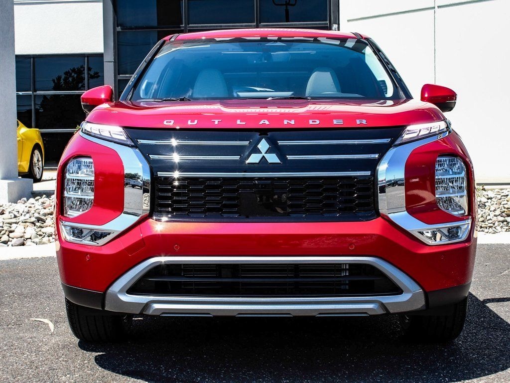 New 2025 Mitsubishi Outlander SE SUV