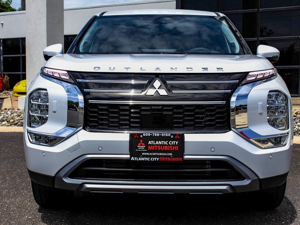 New 2025 Mitsubishi Outlander SE SUV