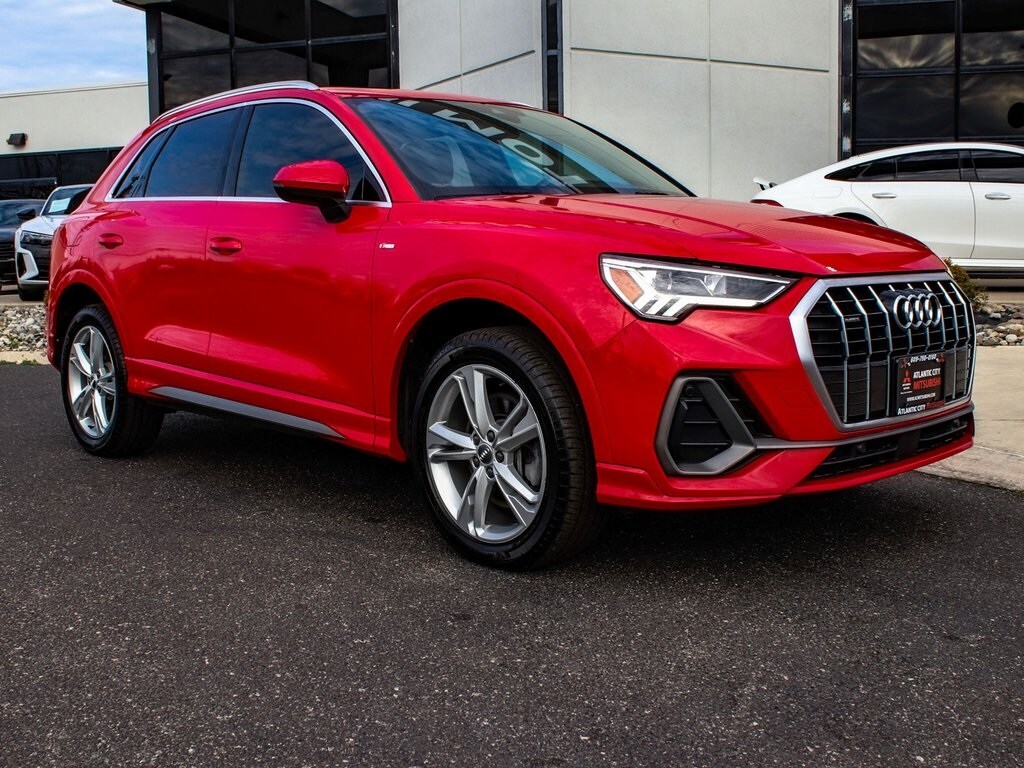 2020 Audi Q3 45 TFSI S line Premium photo 3