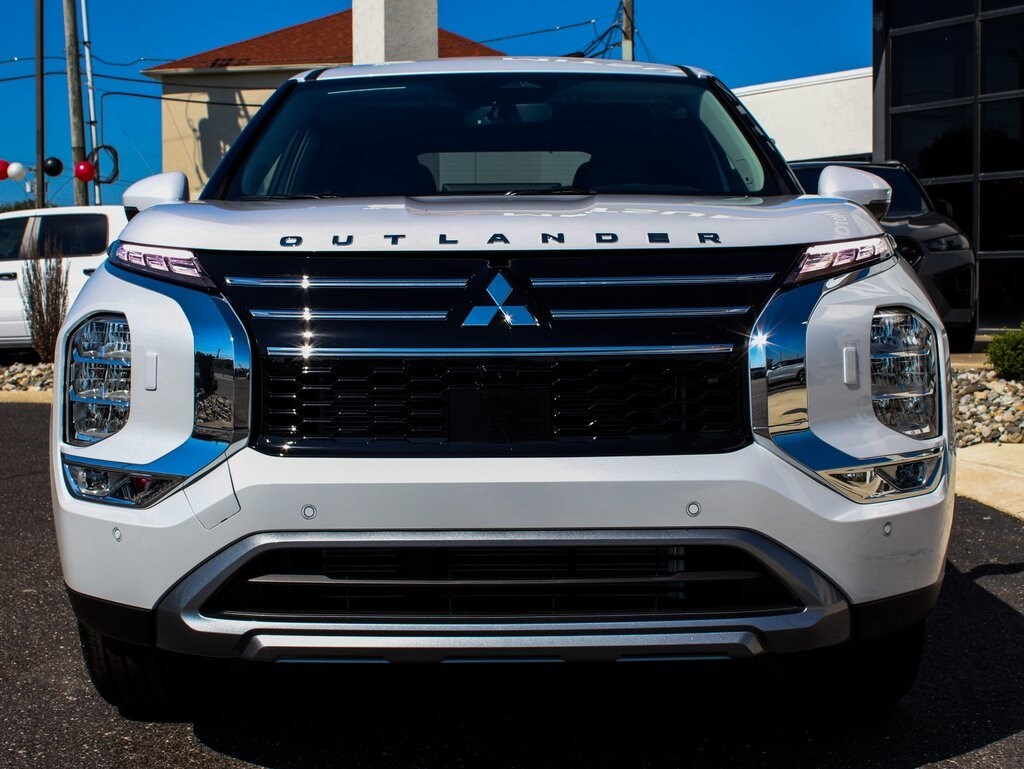2025 Mitsubishi Outlander SE Ralliart photo 2