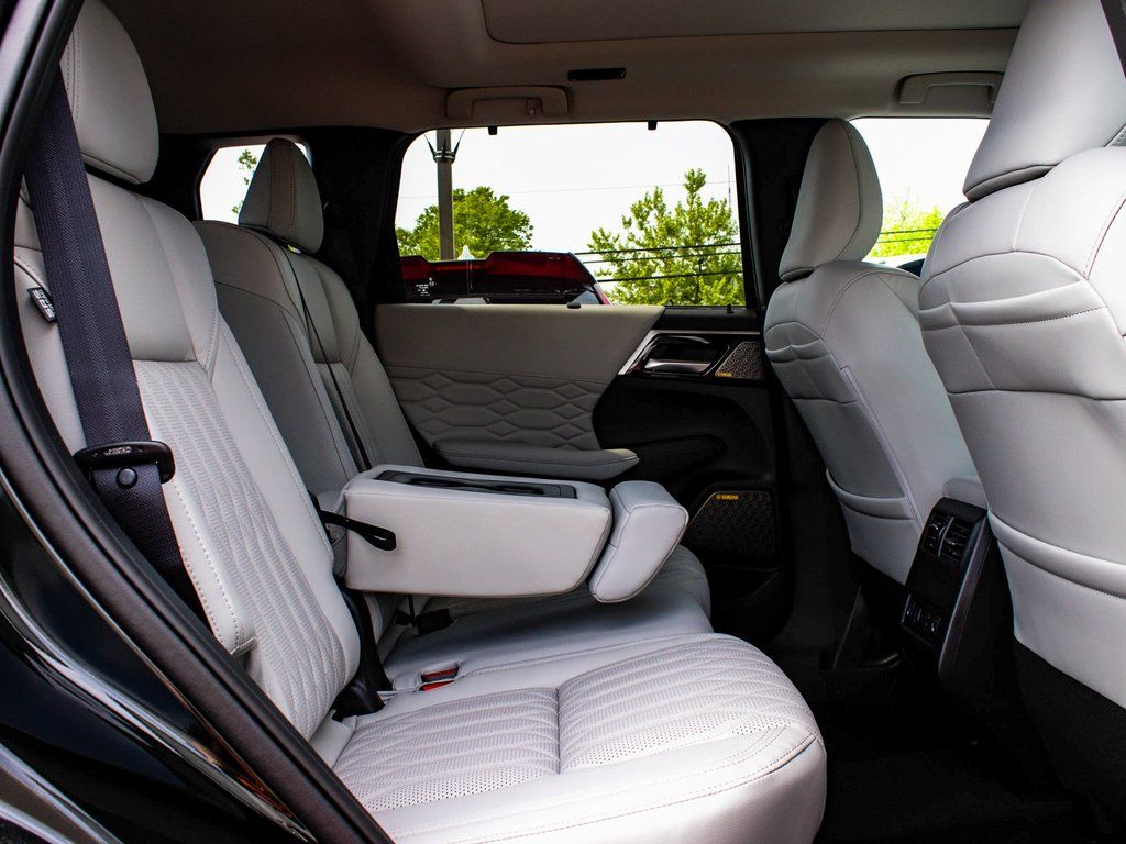 2025 Mitsubishi Outlander SEL Platinum Edition - Photo 41