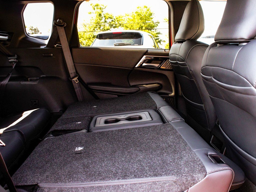 2025 Mitsubishi Outlander SE - Photo 38