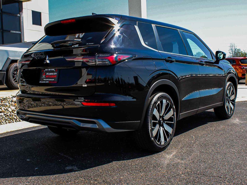 2025 Mitsubishi Outlander SE - Photo 6