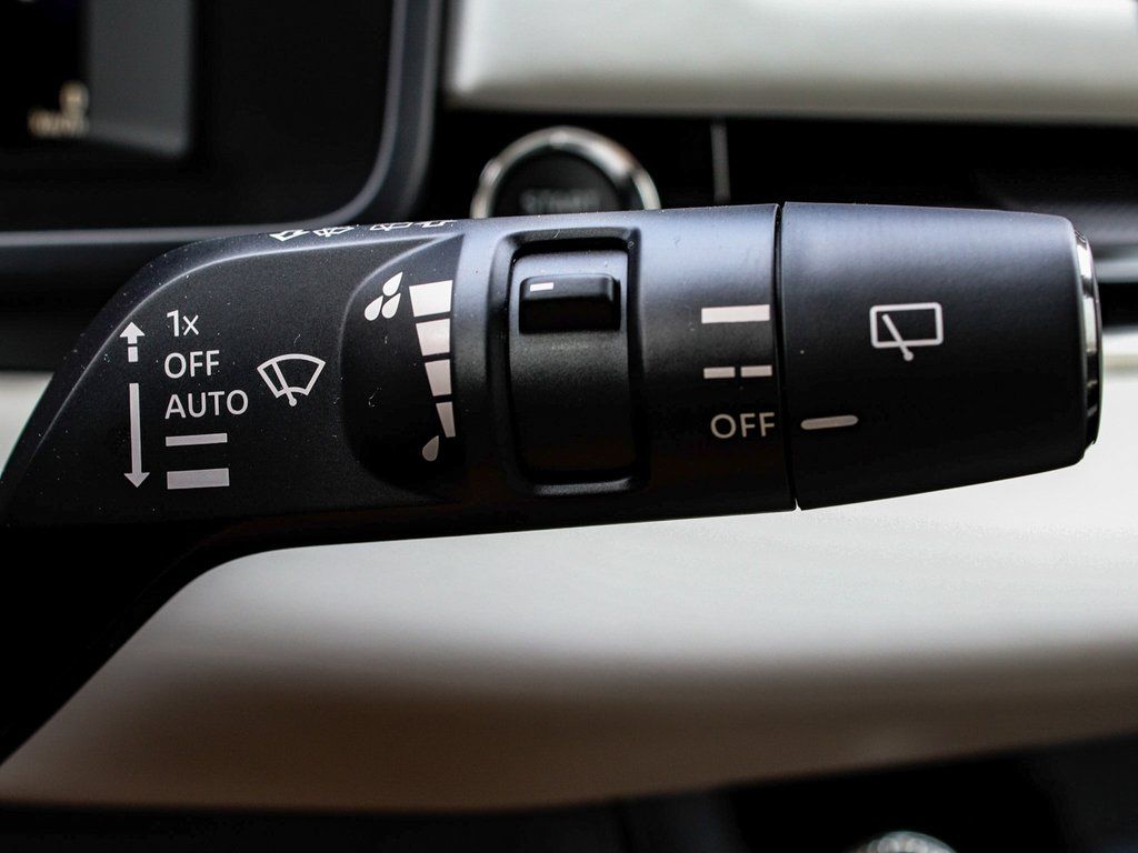 2025 Mitsubishi Outlander SE - Photo 29
