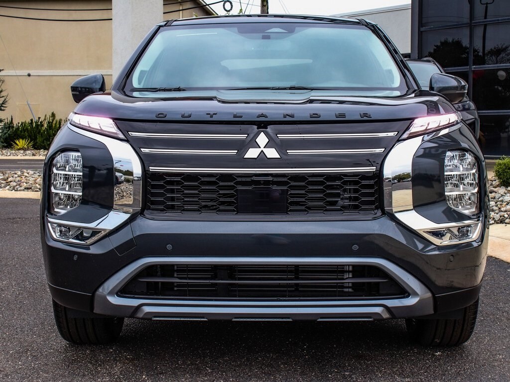 2025 Mitsubishi Outlander SE photo 2