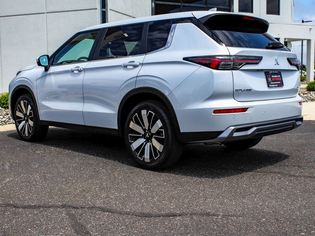 New 2025 Mitsubishi Outlander SE SUV
