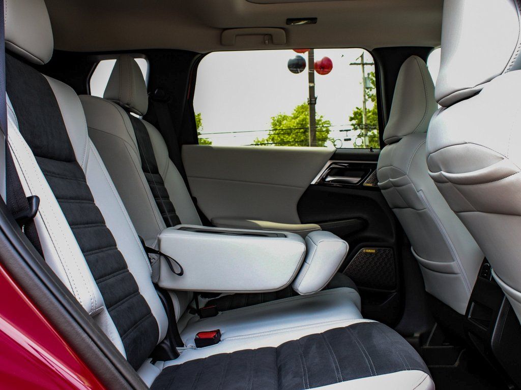 2025 Mitsubishi Outlander SE - Photo 39