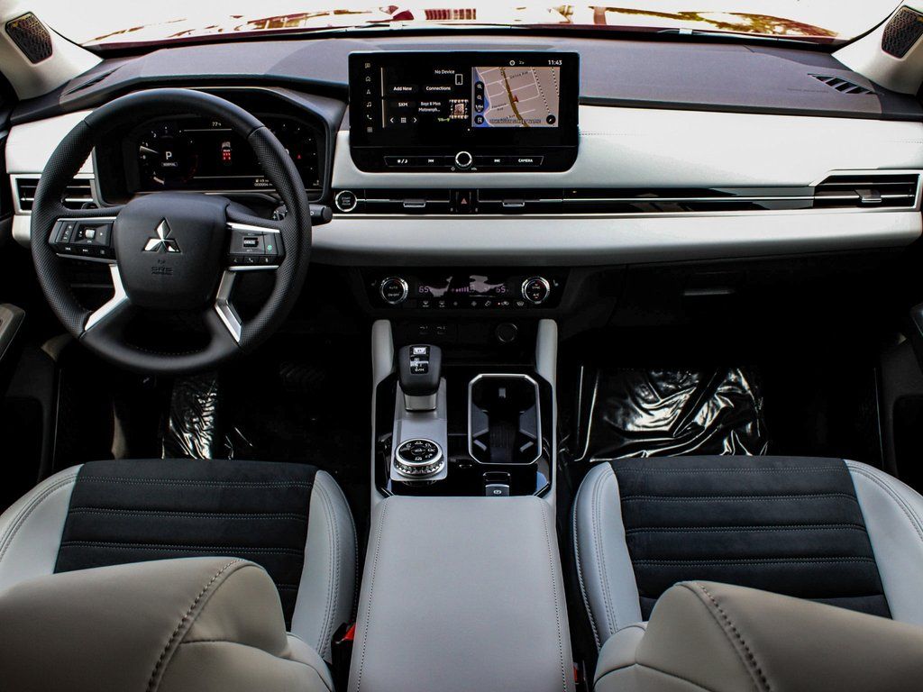 2025 Mitsubishi Outlander SE - Photo 37