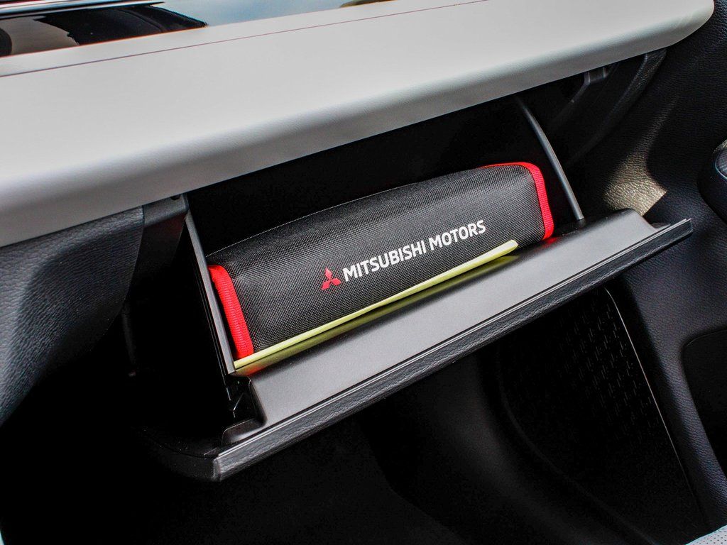 2025 Mitsubishi Outlander SEL Platinum Edition - Photo 19