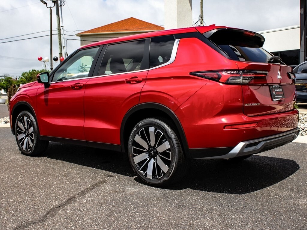 2025 Mitsubishi Outlander SE photo 4