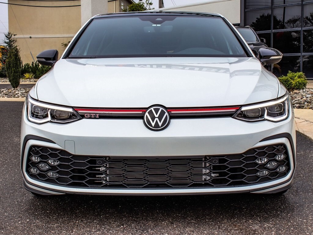 2024 Volkswagen Golf GTI 380 SE photo 2