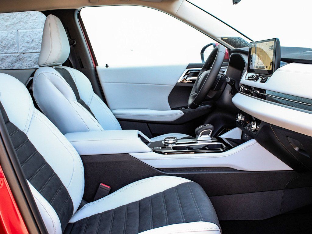 2025 Mitsubishi Outlander SE - Photo 42