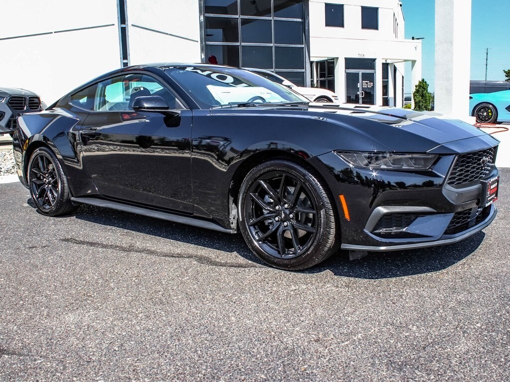 2025 Ford Mustang EcoBoost photo 3