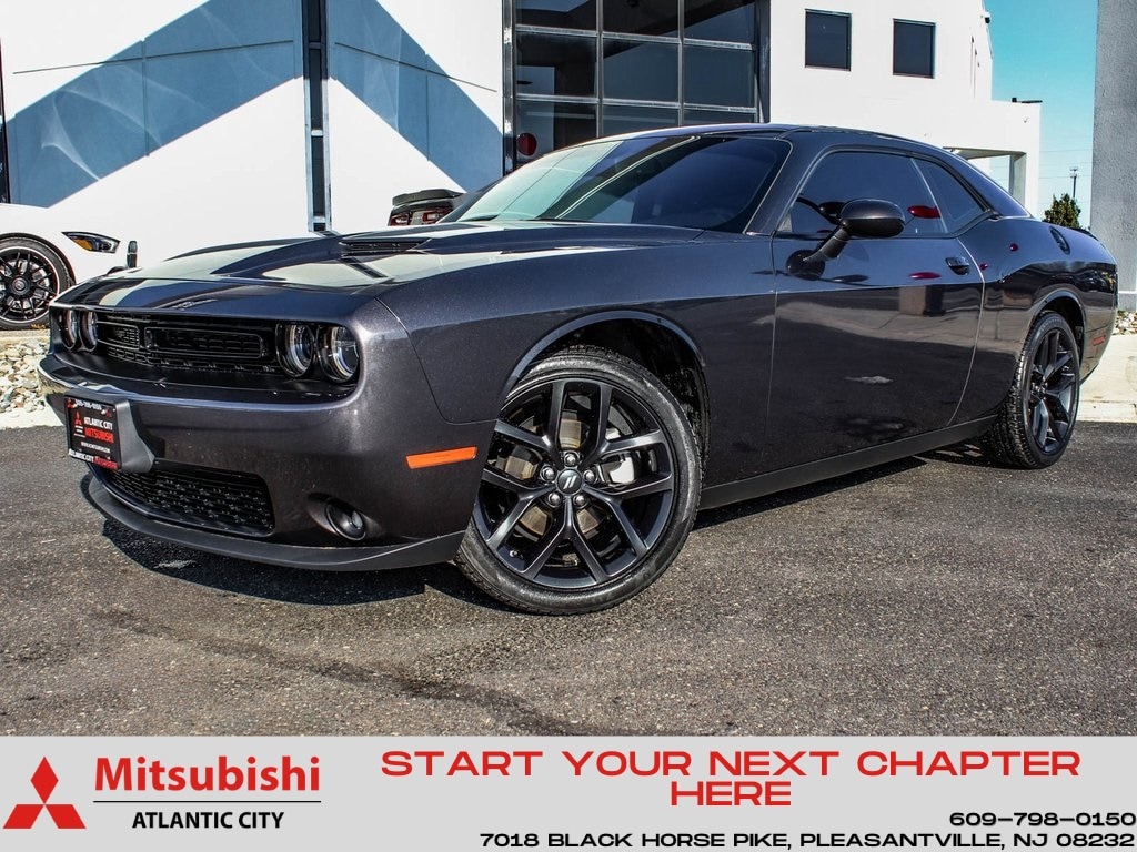 2022 Dodge Challenger SXT's photo