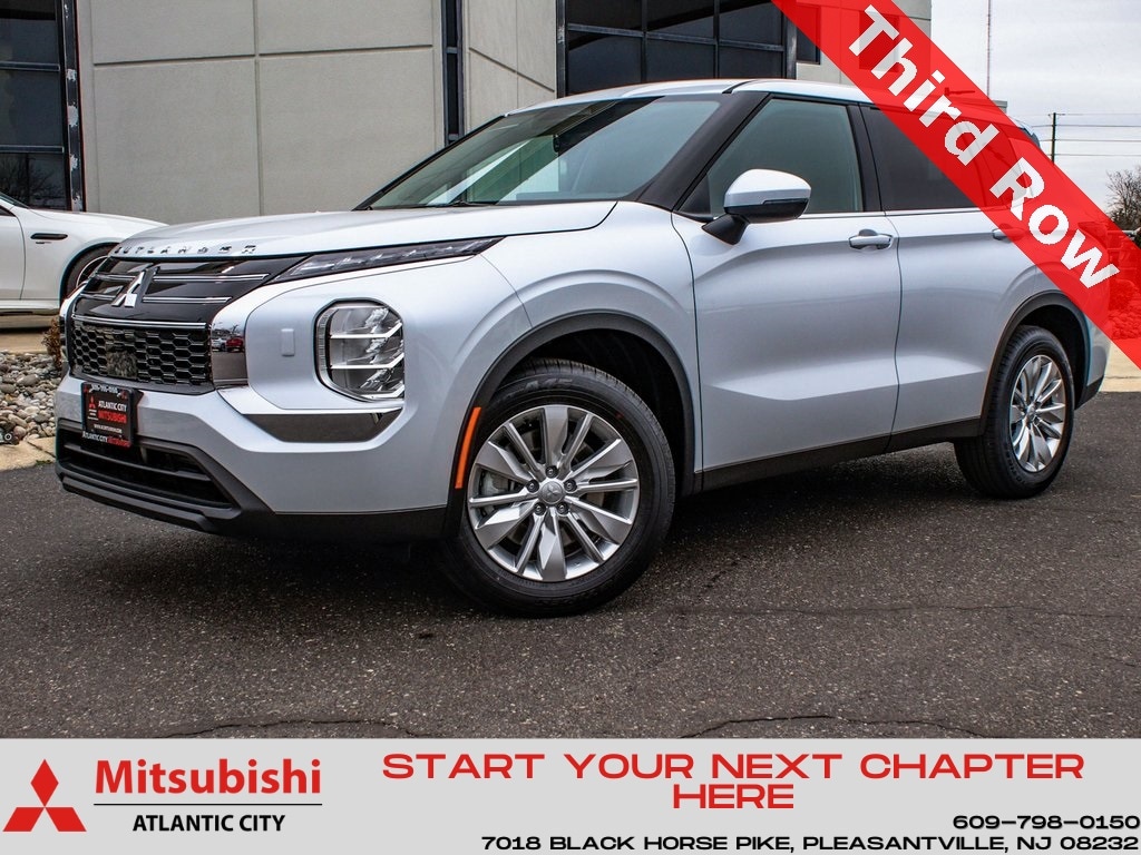 2026 Mitsubishi Outlander ES's photo