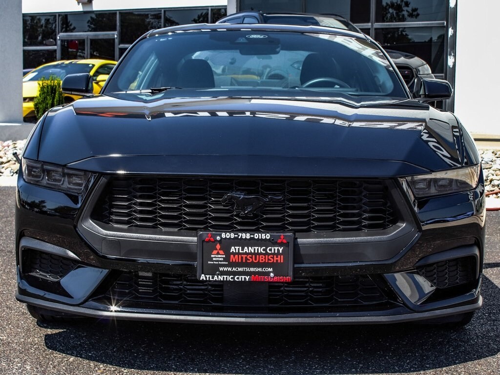 2025 Ford Mustang EcoBoost photo 2