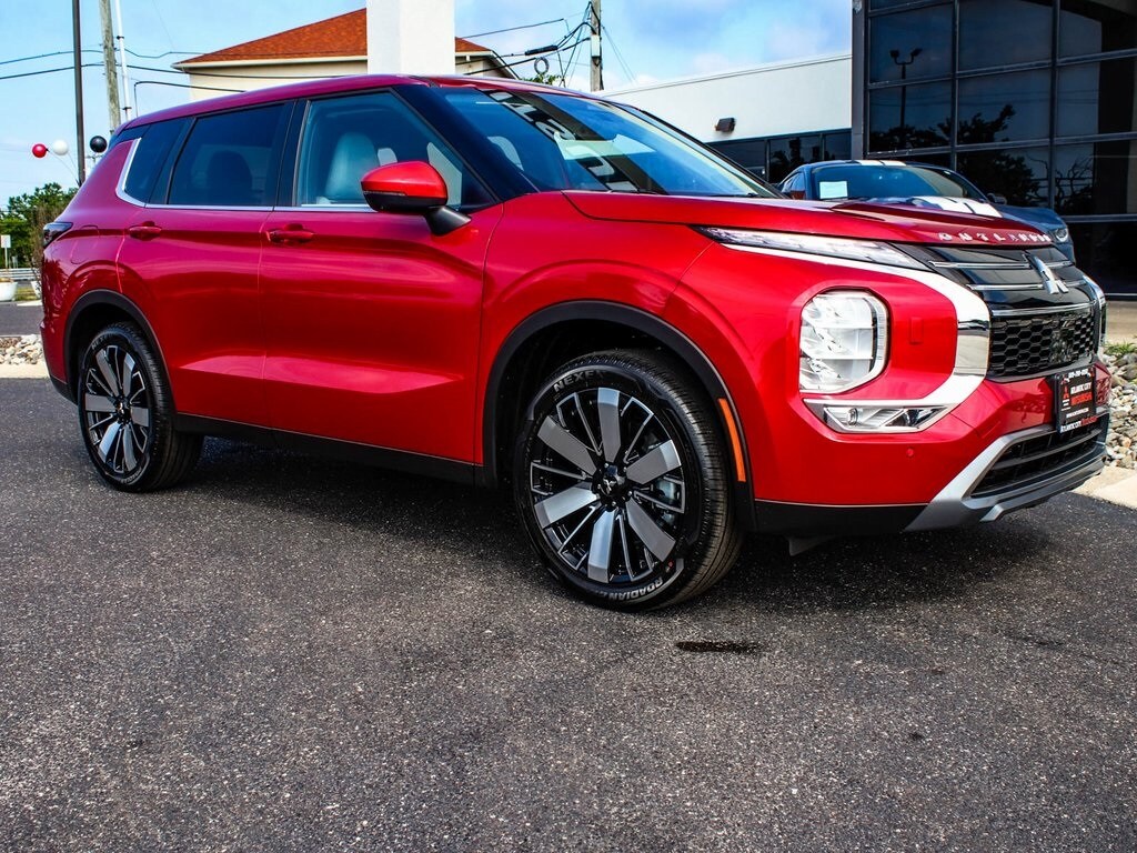 2025 Mitsubishi Outlander SE photo 3