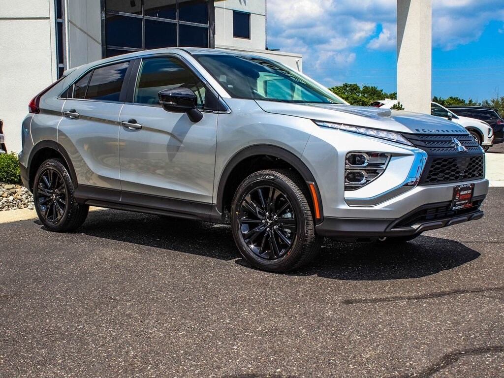2025 Mitsubishi Eclipse Cross LE photo 3