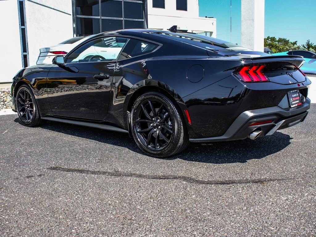 2025 Ford Mustang EcoBoost photo 4