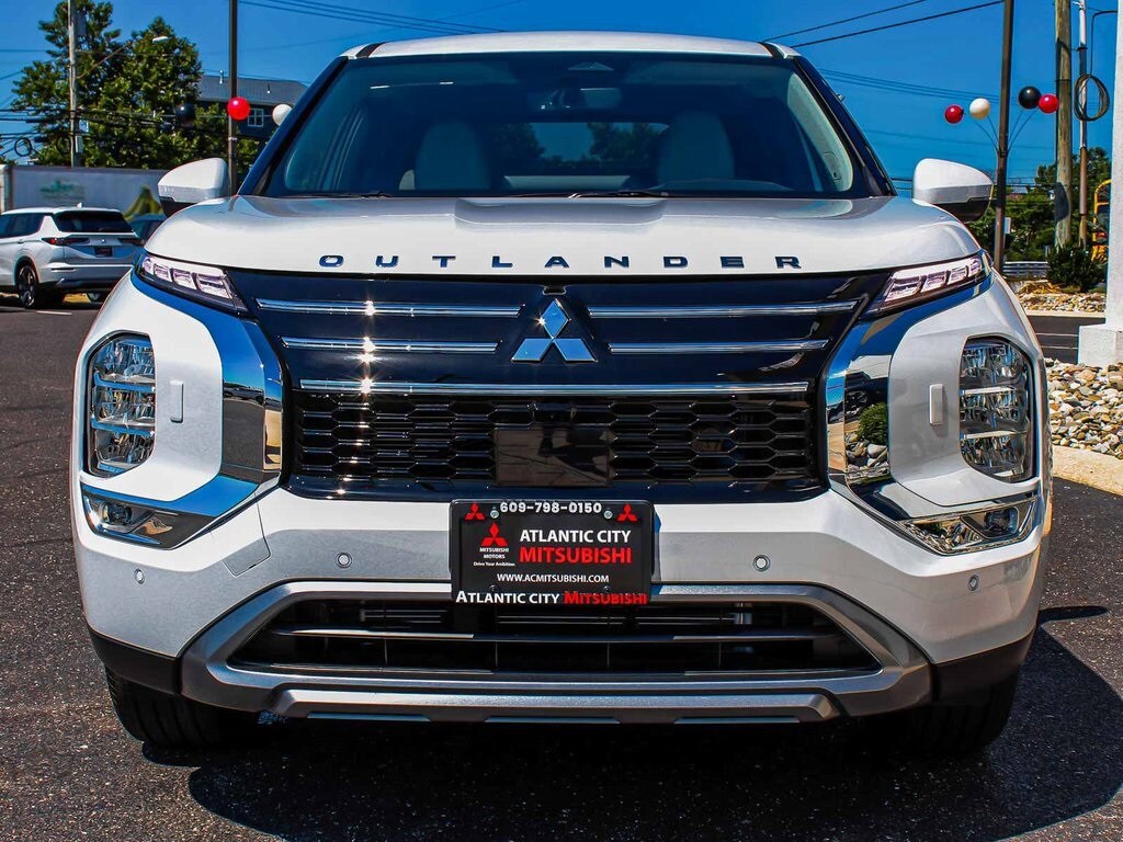 2025 Mitsubishi Outlander SE photo 2