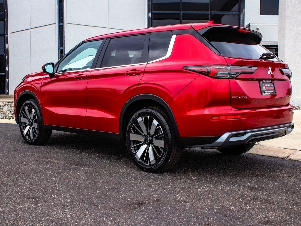 New 2025 Mitsubishi Outlander SE SUV