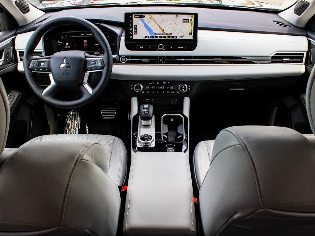 2025 Mitsubishi Outlander SEL Platinum Edition - Photo 39