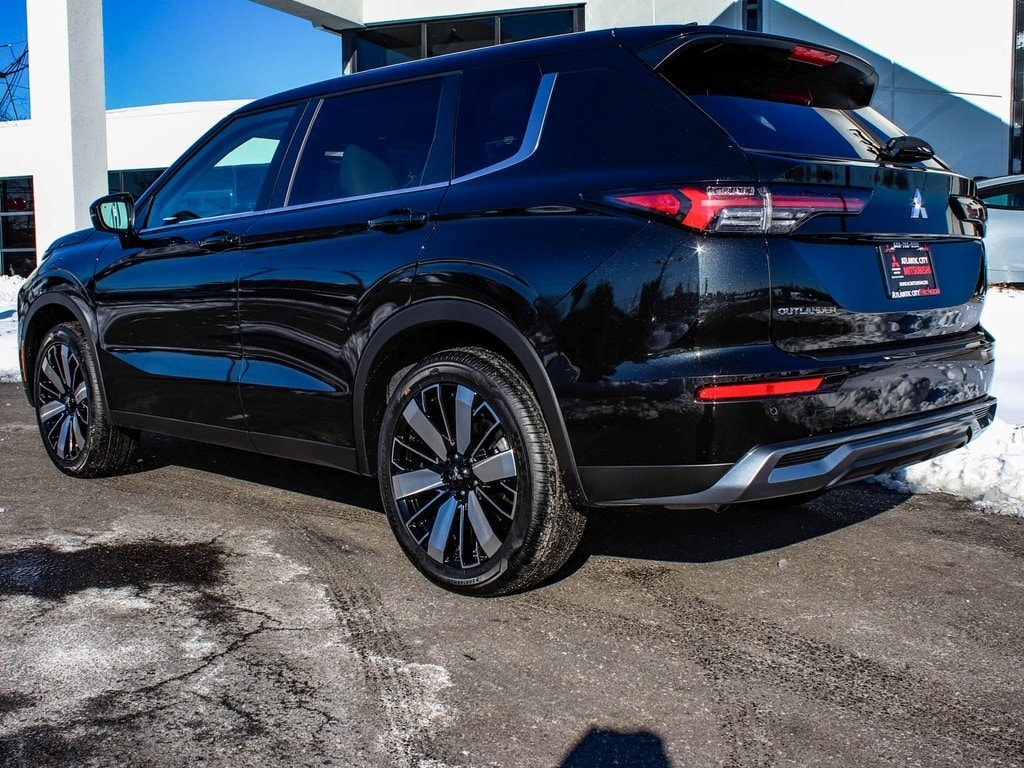 New 2026 Mitsubishi Outlander SE SUV