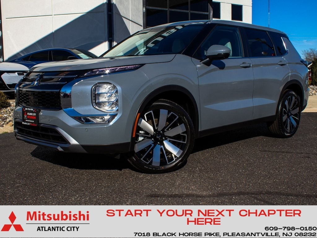 2025 Mitsubishi Outlander SE's photo