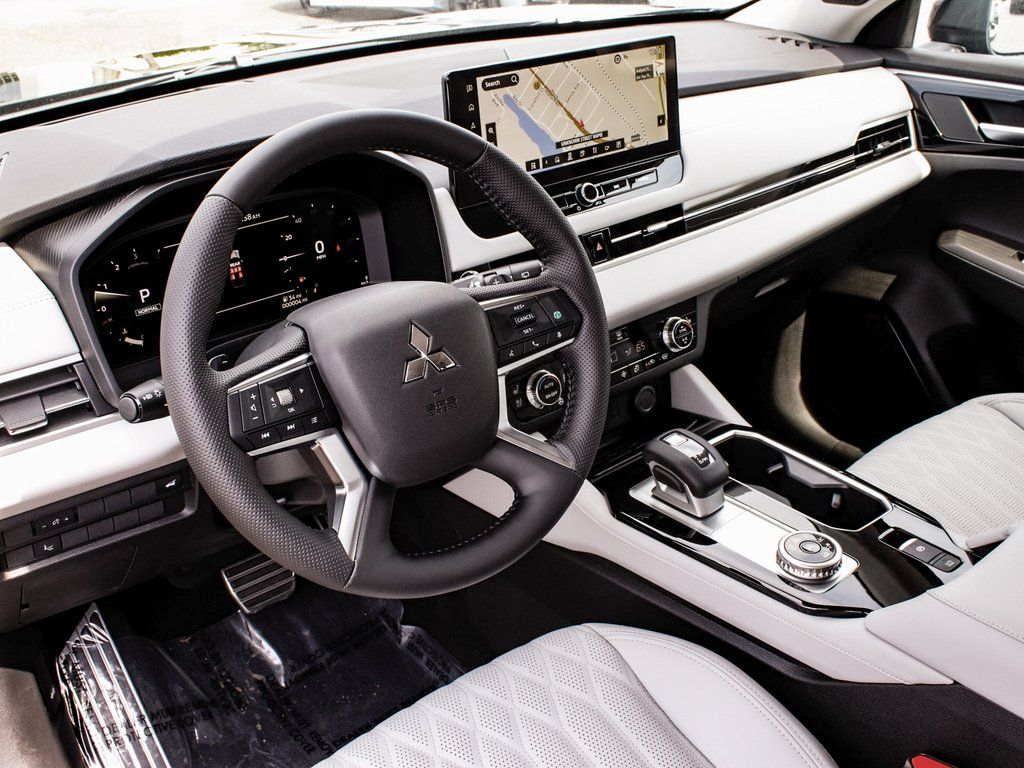 2025 Mitsubishi Outlander SEL Platinum Edition - Photo 16