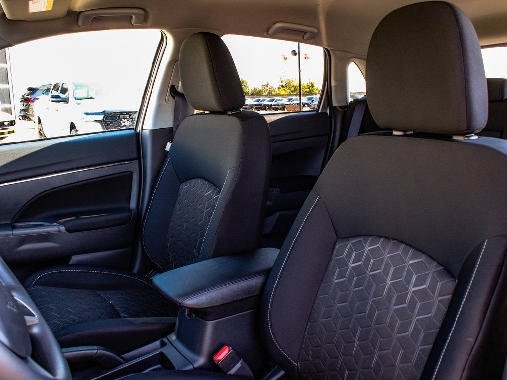 2025 Mitsubishi Outlander Sport ES - Photo 30