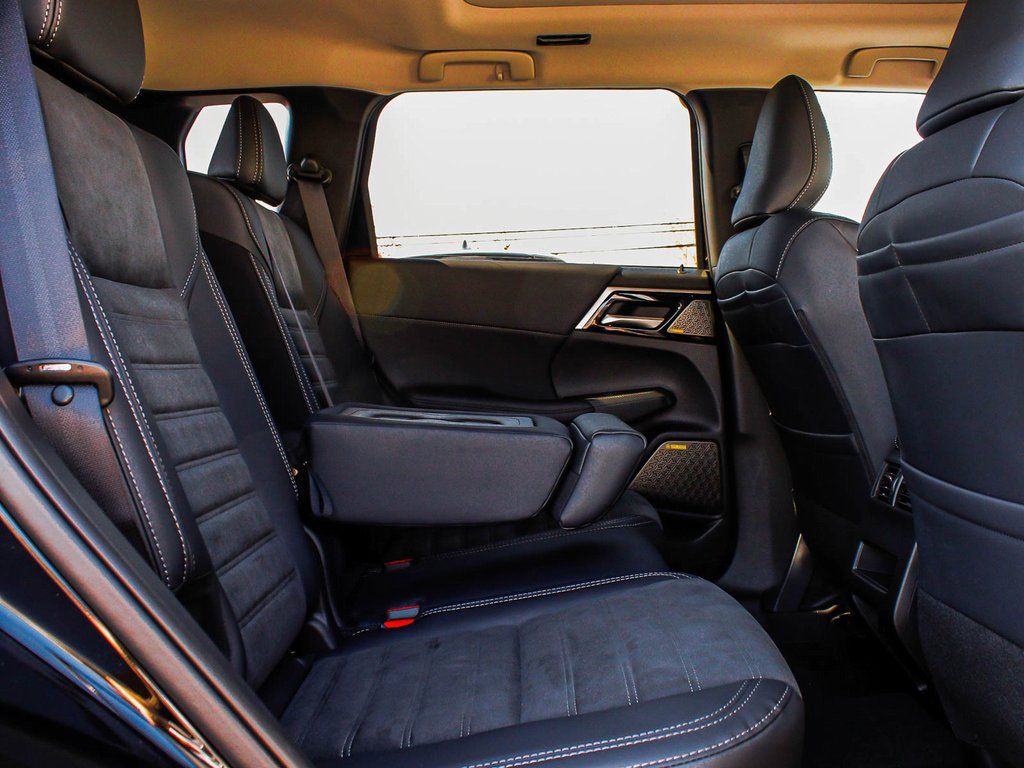 2025 Mitsubishi Outlander SE - Photo 36