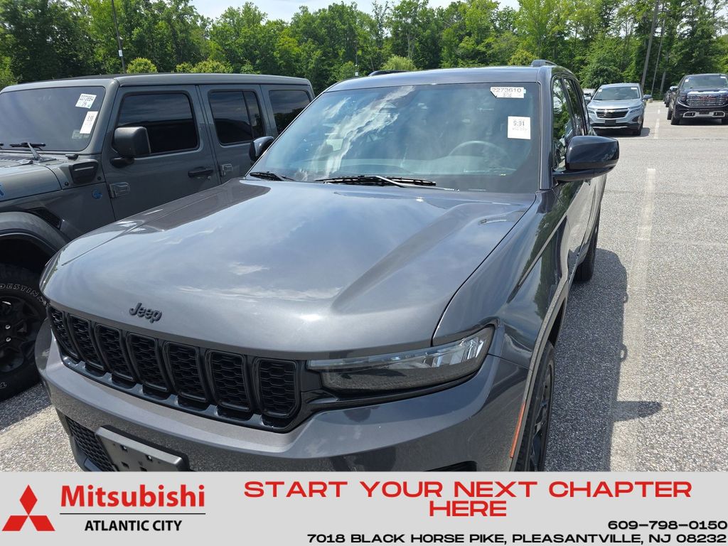 2023 Jeep Grand Cherokee Altitude 4x4's photo