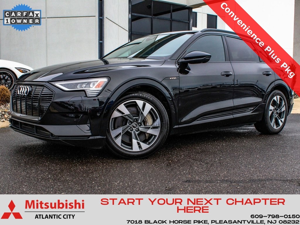 2022 Audi e-tron Premium's photo