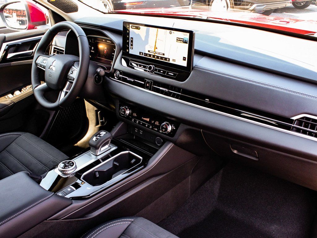 2025 Mitsubishi Outlander SE - Photo 43