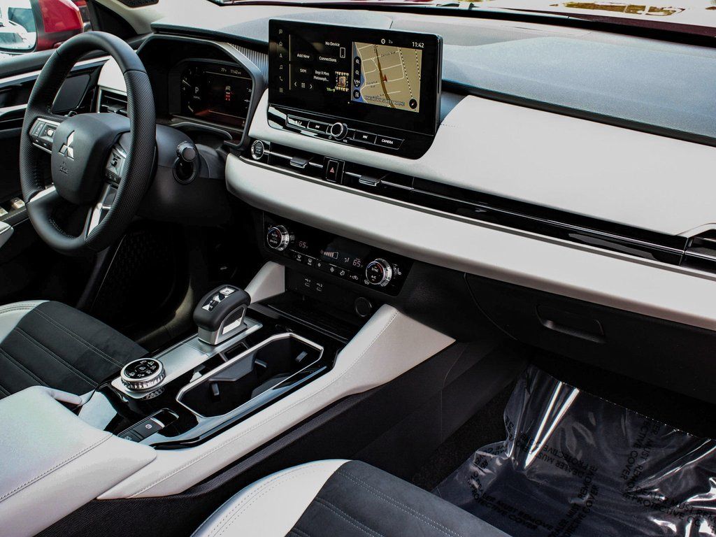 2025 Mitsubishi Outlander SE - Photo 43