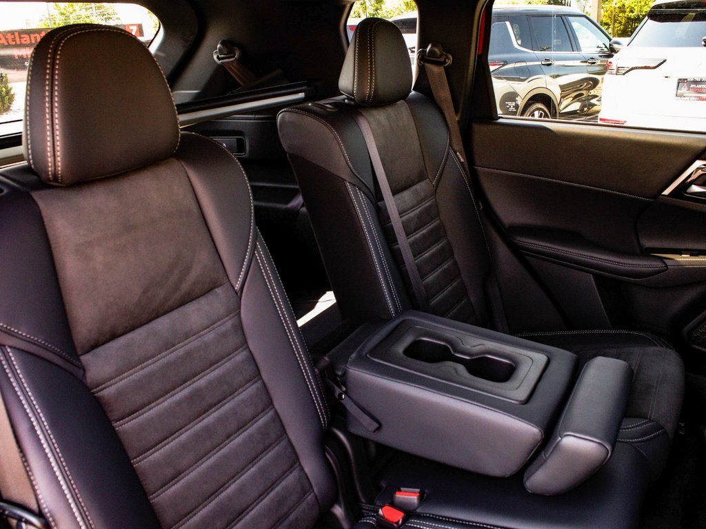 2025 Mitsubishi Outlander SE - Photo 40