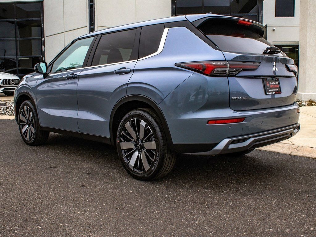 New 2026 Mitsubishi Outlander SE SUV
