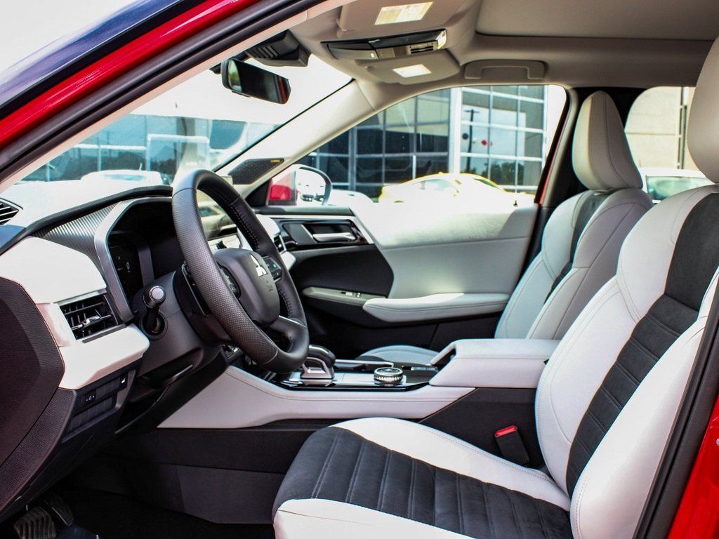 2025 Mitsubishi Outlander SE - Photo 31