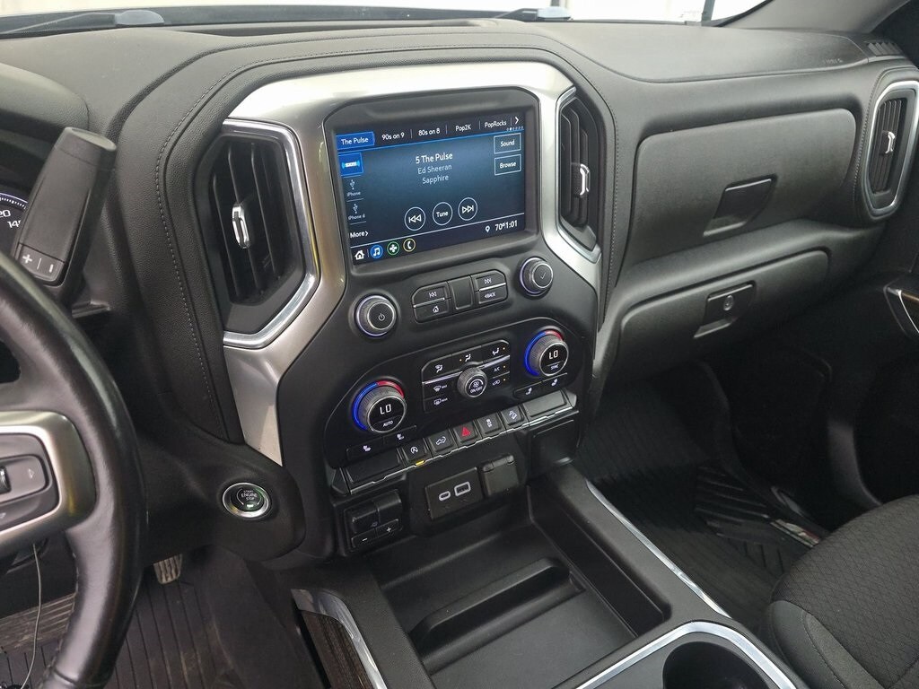2021 Chevrolet Silverado 1500 RST photo 2