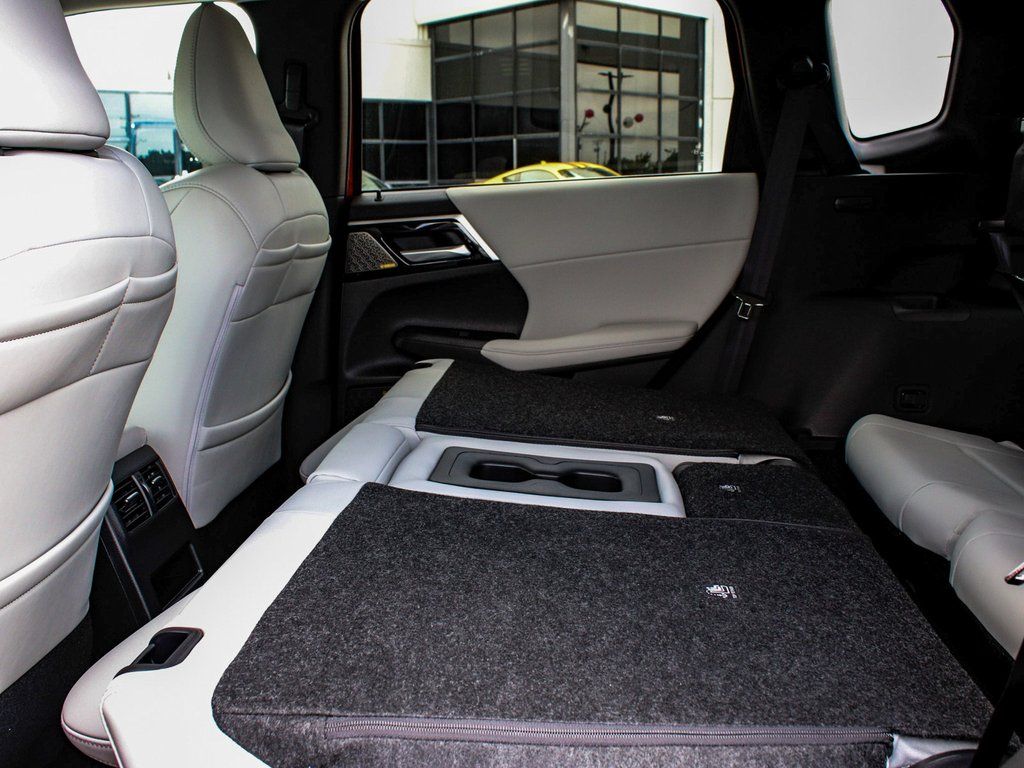 2025 Mitsubishi Outlander SE - Photo 35