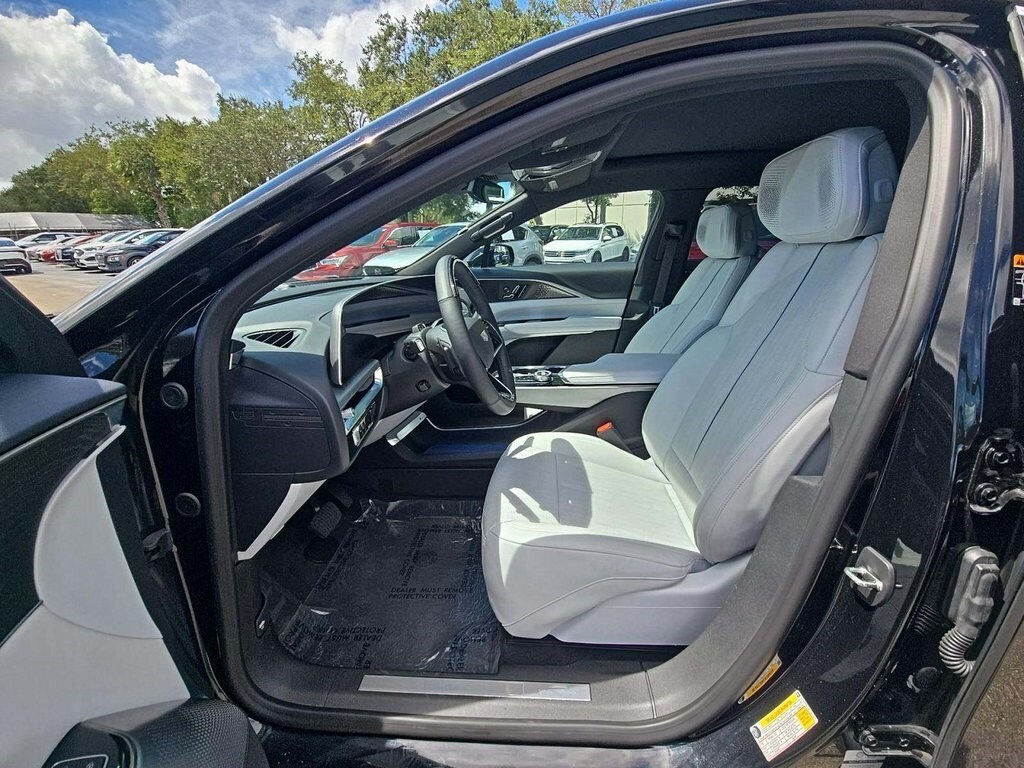 2023 Cadillac Lyriq Luxury photo 4